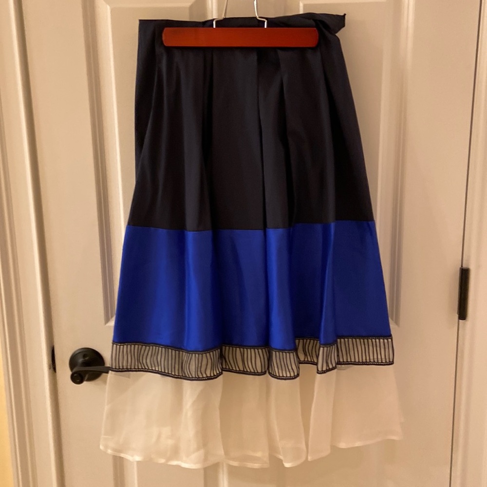 Katherine Kidd NWOT Silk Mid length Skirt. Size 2